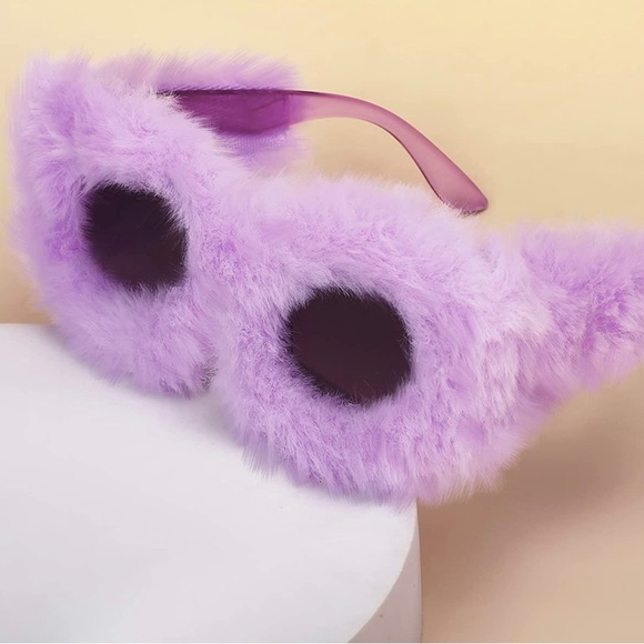 🕶Fuzzy Wear🕶 - Picture 4 of 8